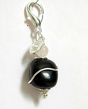 images/black obsidian pawmulet 2